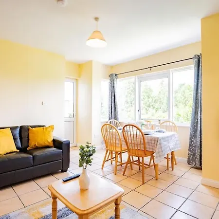 57 - Large Three Bed With Parking Apartment *
