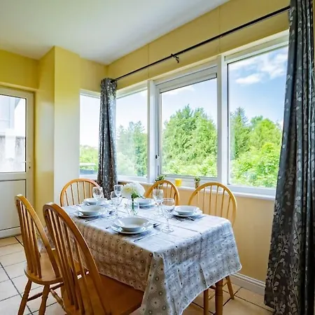 57 - Large Three Bed With Parking Apartment